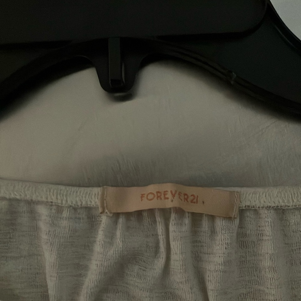 Forever 21 cream top small. Brand new. Never worn